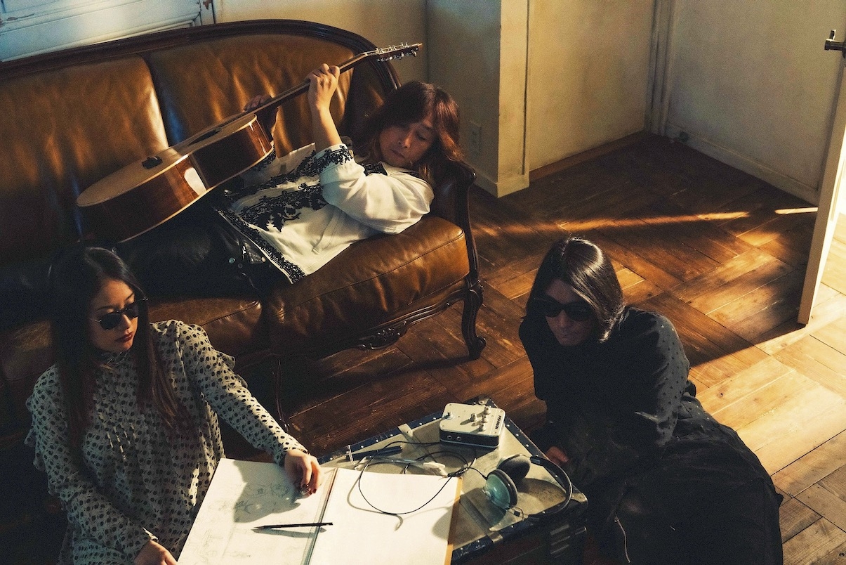 浅井健一&THE INTERCHANGE KILLS シングル「TOO BLUE」リリース決定！ベンジーワールド全開の珠玉の3曲！